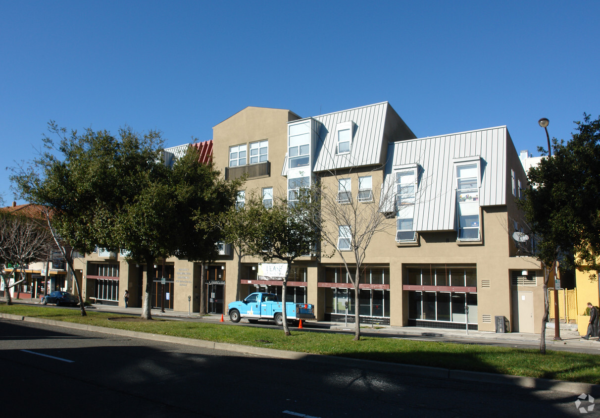 Primary Photo - University Neighborhood Apartments