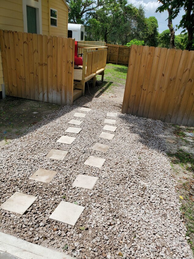 4823 Old Harden Blvd Unit Studio, Lakeland, FL 33813 Apartments in