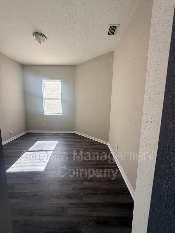Foto del edificio - 1128 Van Buren St