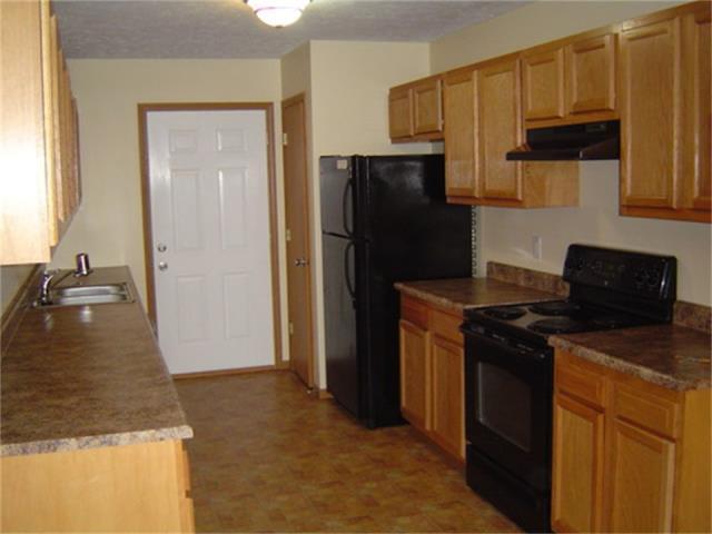 Building Photo - 5 Bedroom 2 Bath Home with 2 Car Attached ...