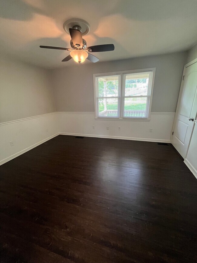Foto del edificio - 1703 Mayflower Dr