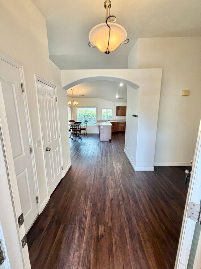 Foto del edificio - 143 187 N Westridge Dr