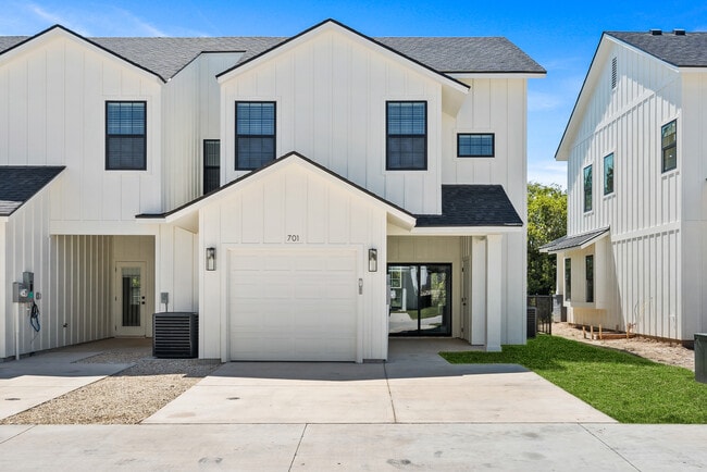 Building Photo - 5811 S 31st St