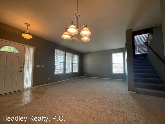 Building Photo - 3 br, 2.5 bath House - 2415 Lakewood Dr.