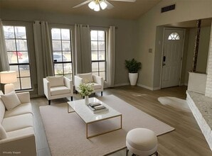 Building Photo - 625 Via Del Sur