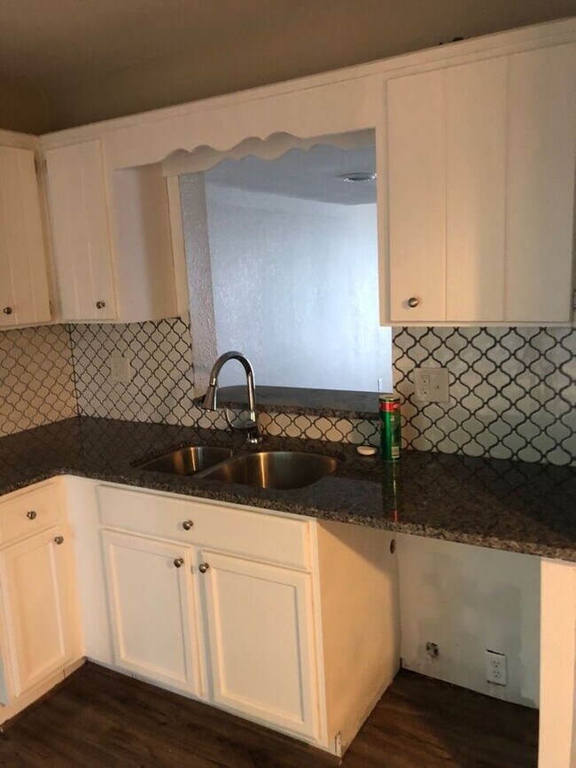 Foto del edificio - Newly Renovated 3 bedroom 2 Bath Townhouse