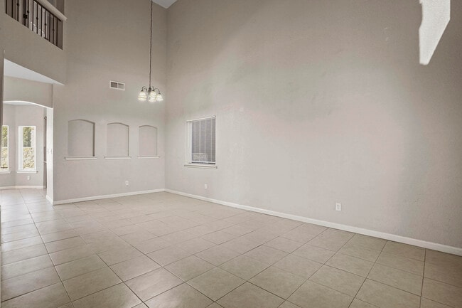 Building Photo - 2149 Shreya St