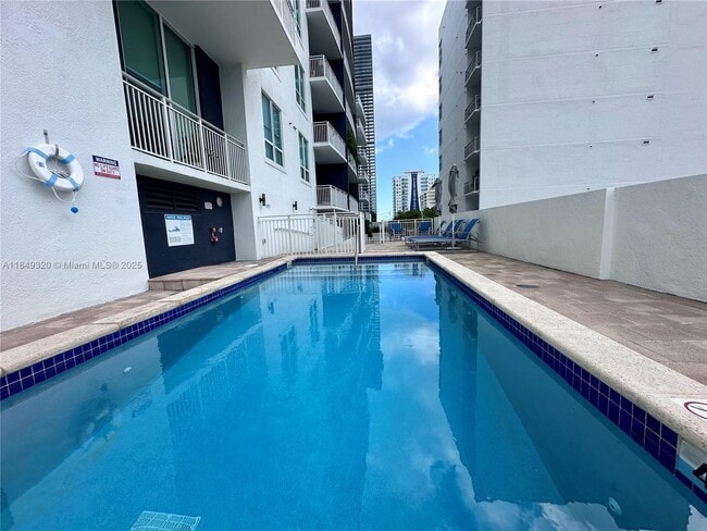 Foto del edificio - 2275 Biscayne Blvd