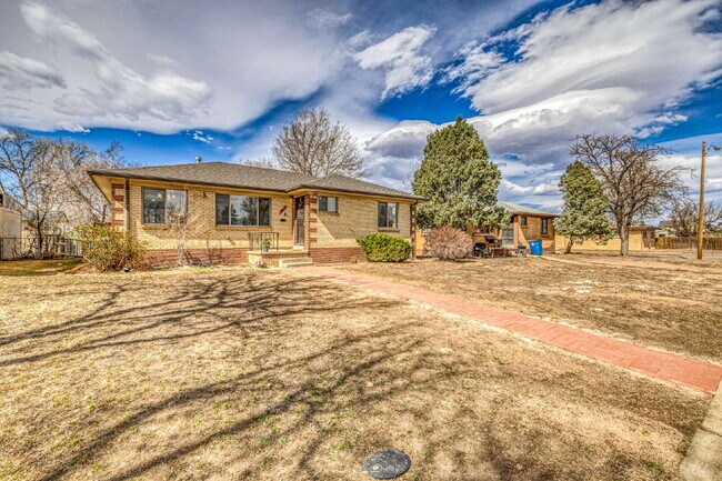 Foto del edificio - Lovely 5 Bed  / 2 bath in Boston Heights