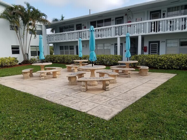Foto del edificio - 305 Newport T