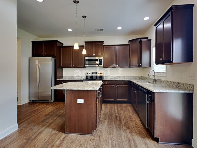 Building Photo - 531 Lateleaf Dr