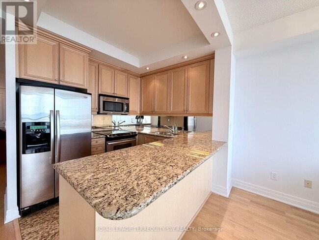 Building Photo - 628 Fleet St