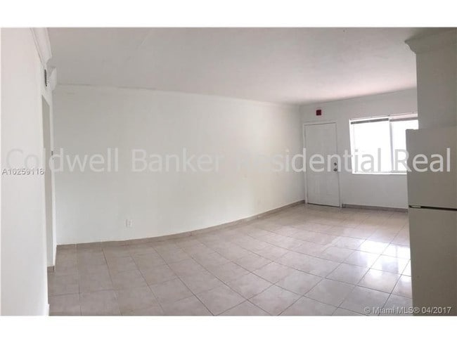 Building Photo - 981 NE 169th St