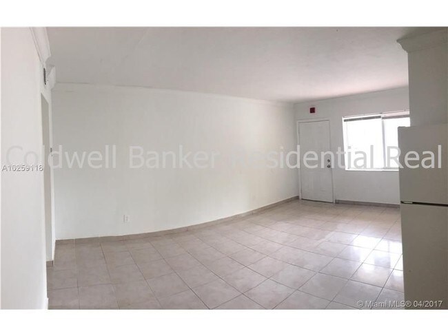 Foto del edificio - 981 NE 169th St