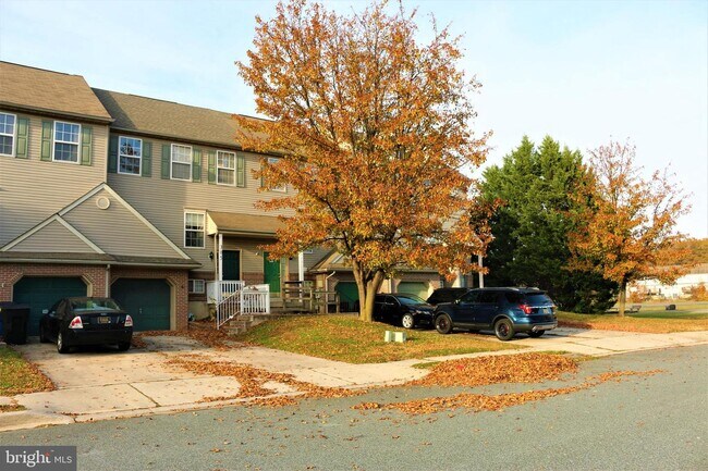 Building Photo - 305 Charring Cross Dr