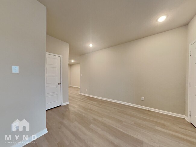 Foto del edificio - 6815 Titan Pk