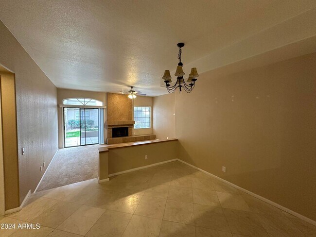 Foto del edificio - Two-Story Fully Furnished Townhome in Scottsdale – Available Now