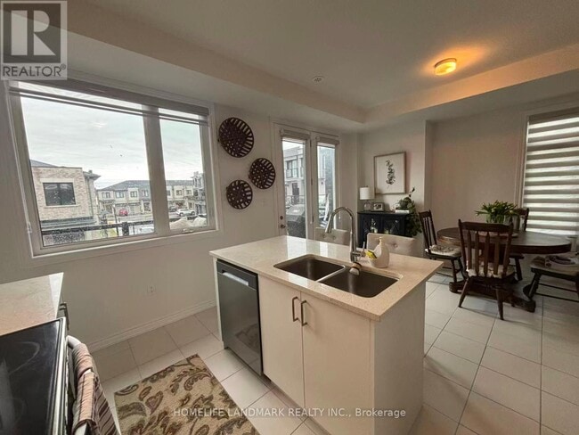 Building Photo - 63 Sorbara Wy