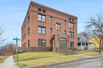 Building Photo - 702 20th St