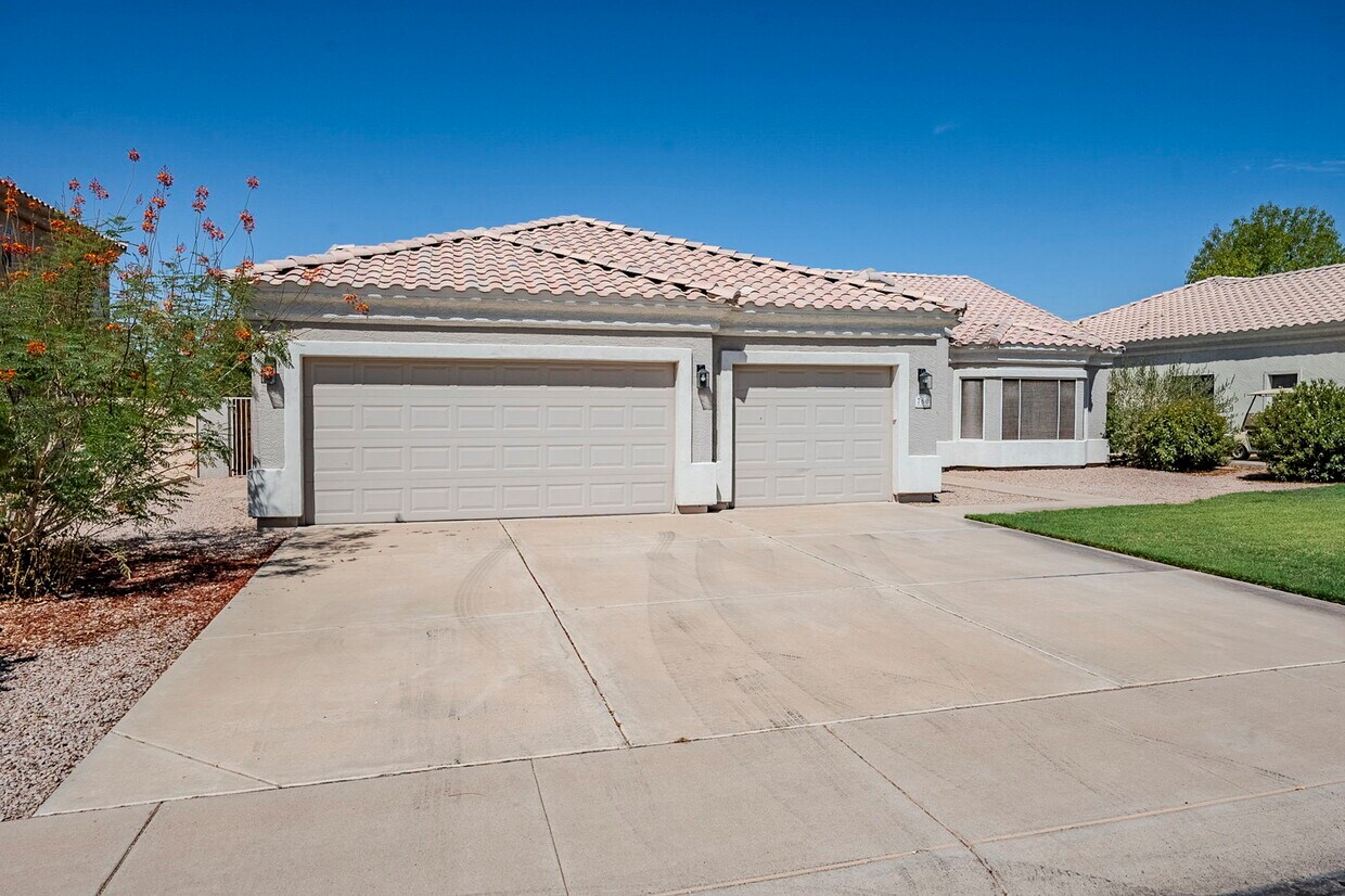 Primary Photo - 760 N Swan Dr
