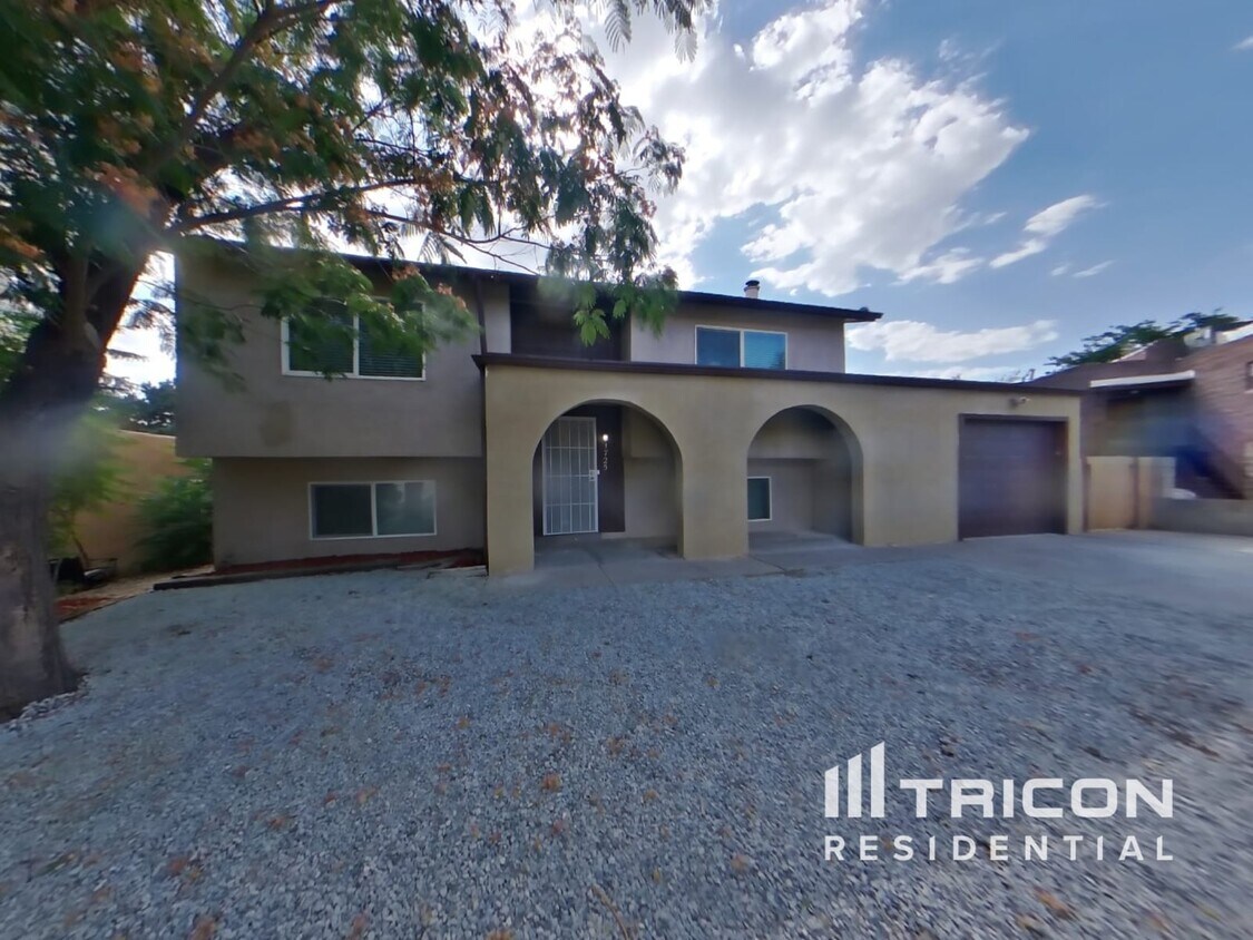 Foto principal - 1725 Hiawatha Dr NE