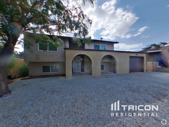 Building Photo - 1725 Hiawatha Dr NE