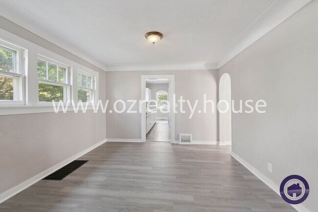 Foto del edificio - 1263 Crestwood Rd