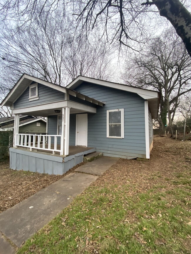 Foto del edificio - 207 W Matilda St, Dalton GA