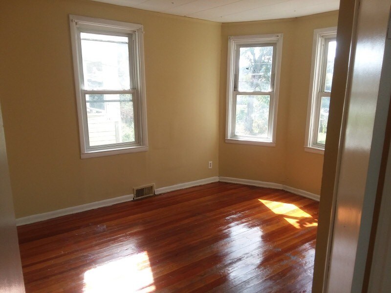 Building Photo - 57 Lounsbury St