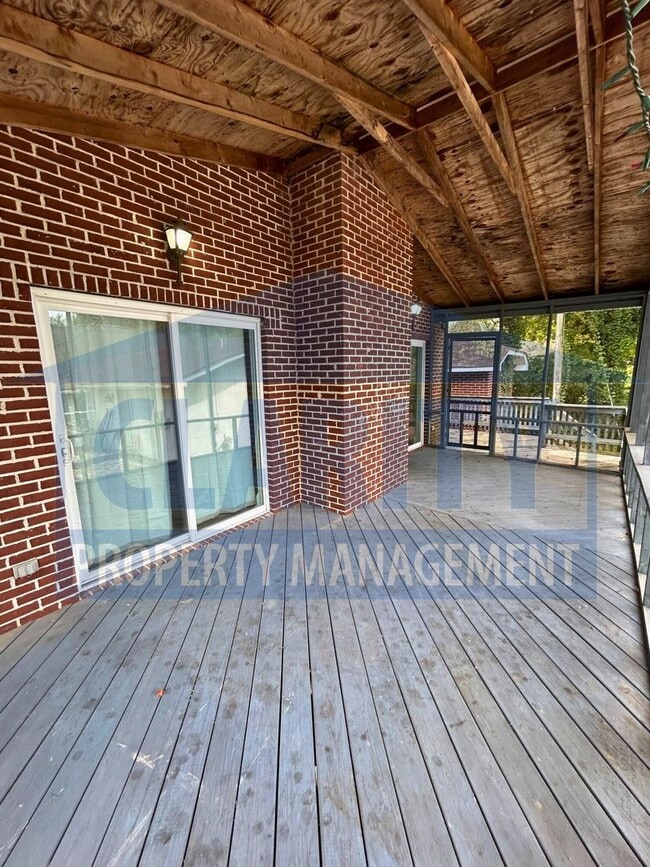 Foto del edificio - 2 bedroom apartment next to Lee University...