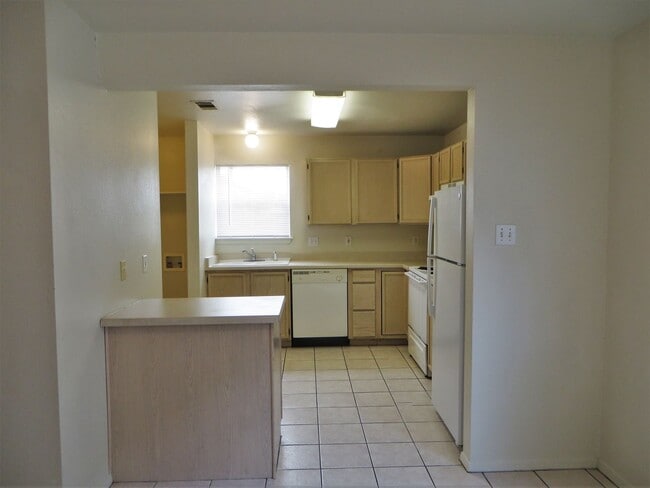 Building Photo - 2 Bedroom 2 Bathroom Unit In Georgetown