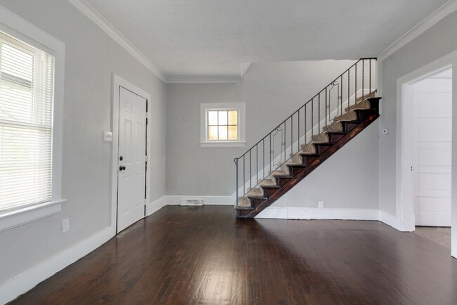 Building Photo - 3 Bedrooms Ready for Rent
