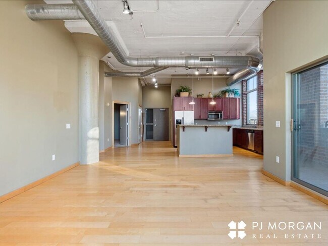 Foto del edificio - Stunning 2 bed, 2 bath condo