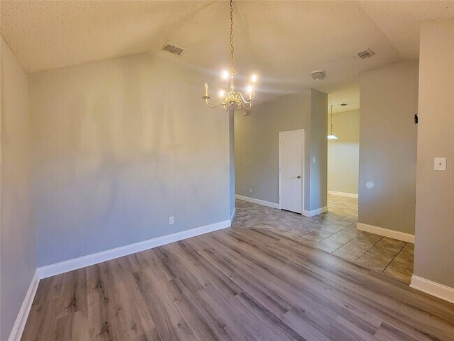 Foto del edificio - 829 Beaver Creek Dr