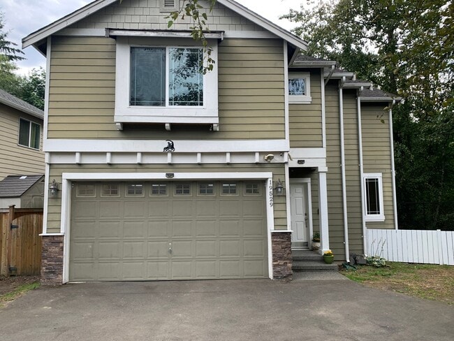 House for RENT: Lynnwood/Brier 3 br - 2.5 bath Dogs OK - House for RENT:  Lynnwood/Brier 3 br - 2.5 bath  Dogs OK