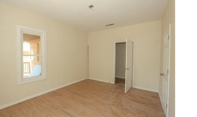 Foto del edificio - 1800 S Main St