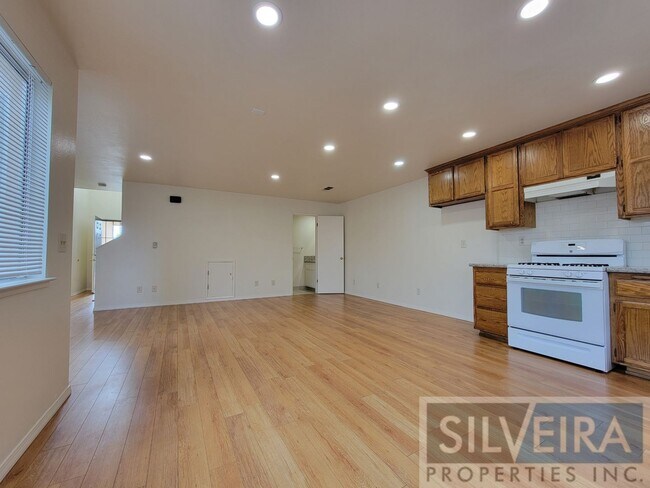 Foto del edificio - Unique 2 Bedroom Unit Available Now!