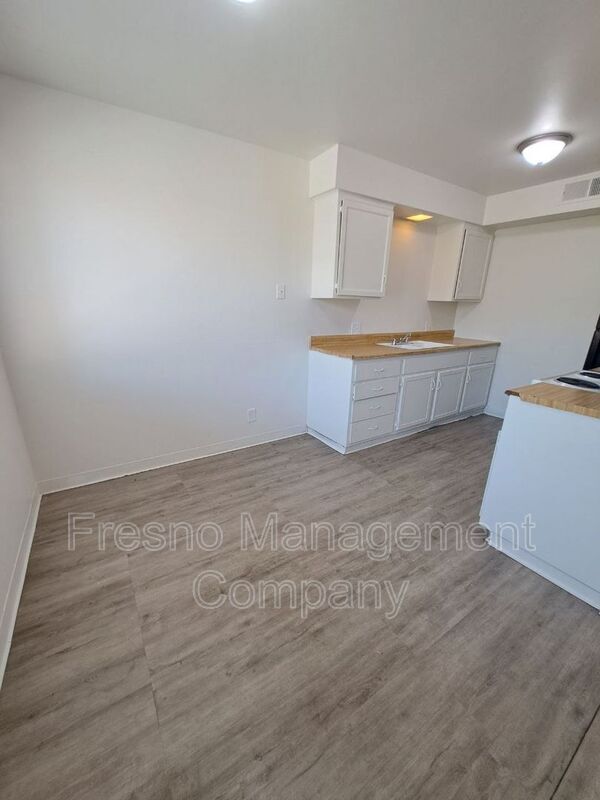 Foto del edificio - 3243 E Clinton Ave