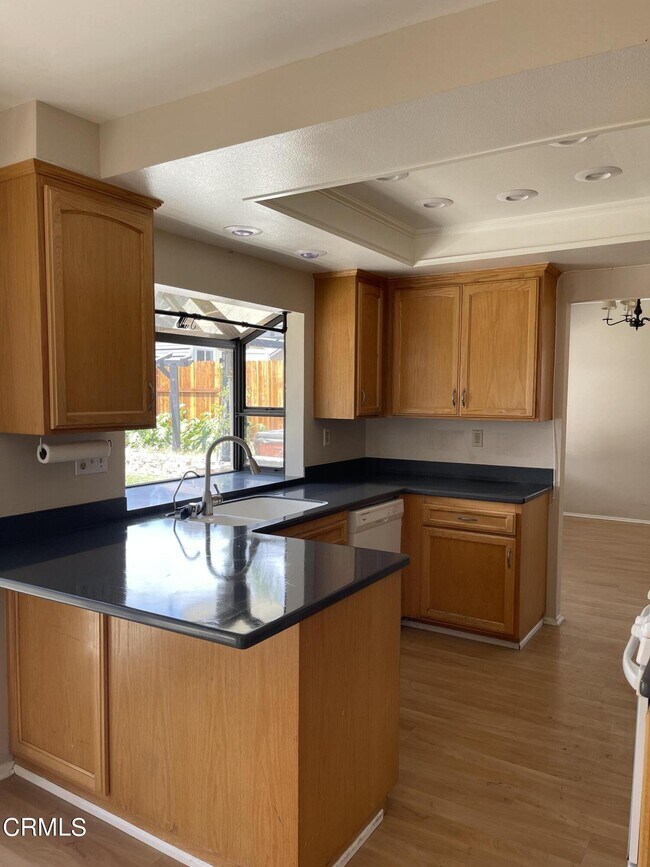 Building Photo - 673 Cachuma Ave