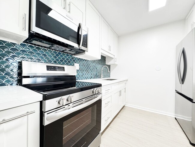 Foto del edificio - Honolulu Condo with Split A/C, One Secured...