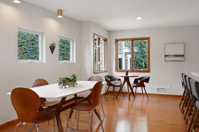 Dining room - 2017 Thomas Ave S
