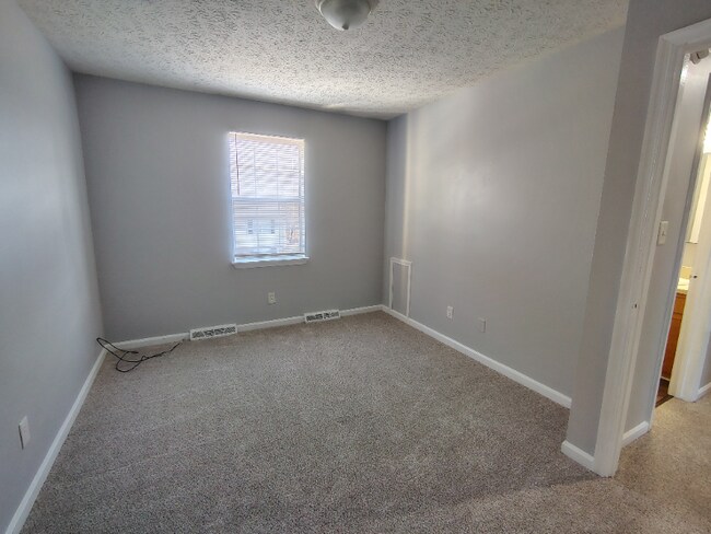 Building Photo - 12 Duiguid Dr