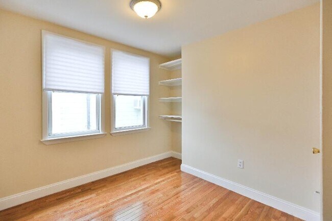 Foto del edificio - 230 Everett St