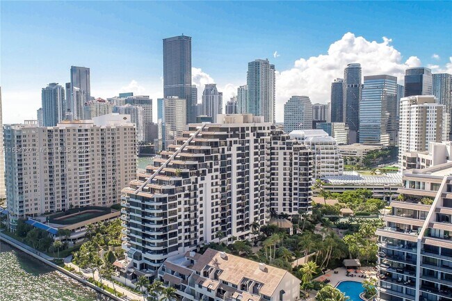 Building Photo - 520 Brickell Key Dr