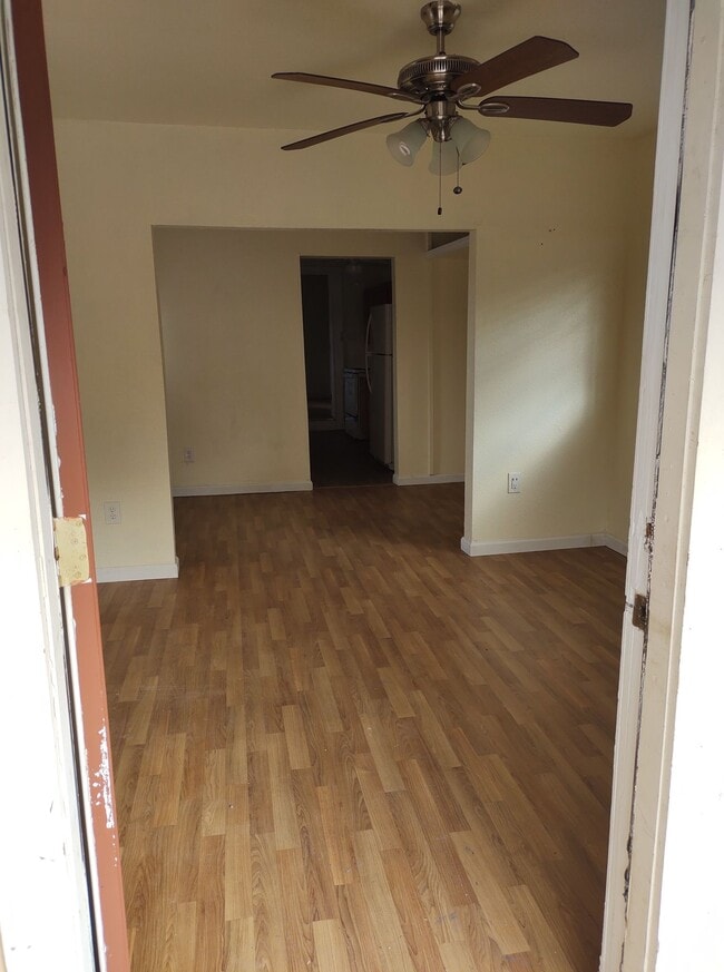 Entry - 137 Roberts St