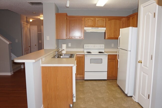 Foto del edificio - Rare 2 bedroom 2.5 bath Townhome located in Fox Creek