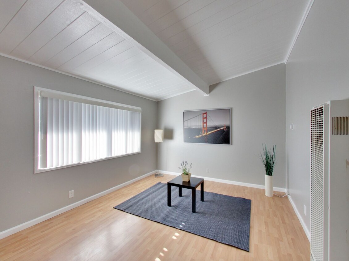 Foto principal - 2554 E 16th St