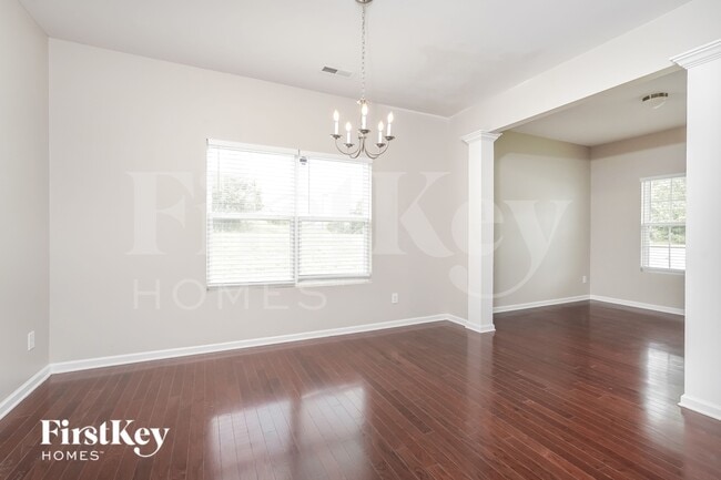 Foto del edificio - 294 Hartsfield Forest Dr