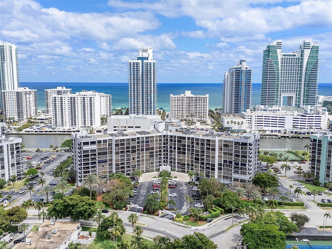 Foto principal - 600 Parkview Dr