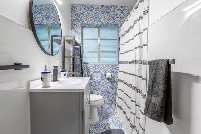 Photo - 2014 Newman St Apartment